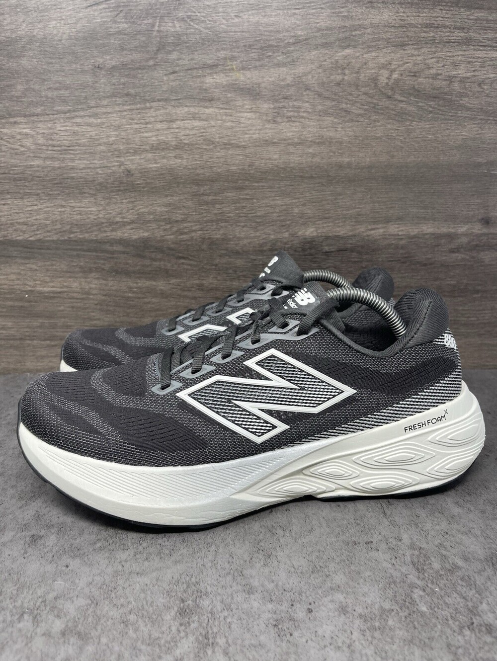 New Balance Fresh Foam X 880v15 Mens Size 9.5 Black White Running Shoes